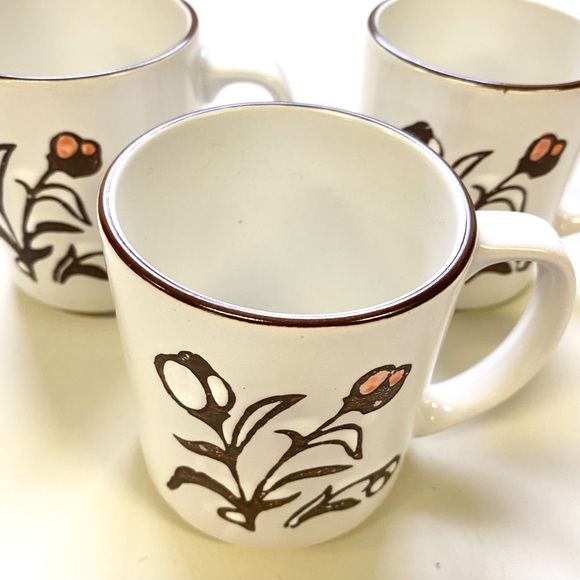 Vintage Stoneware Mug with Floral 70s Design Set - Picture 2 of 7